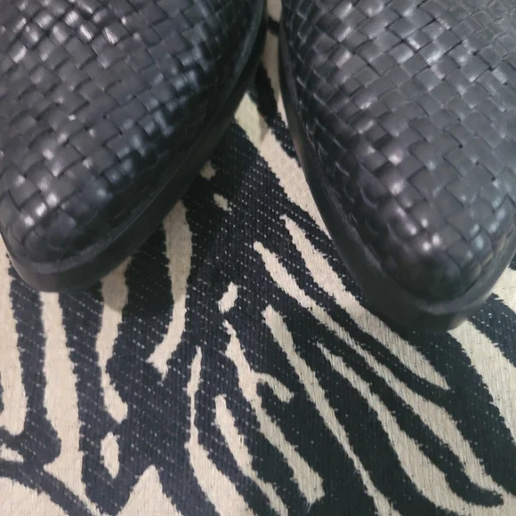 Freda Salvador Black Woven Sandals - Picture 2 of 7